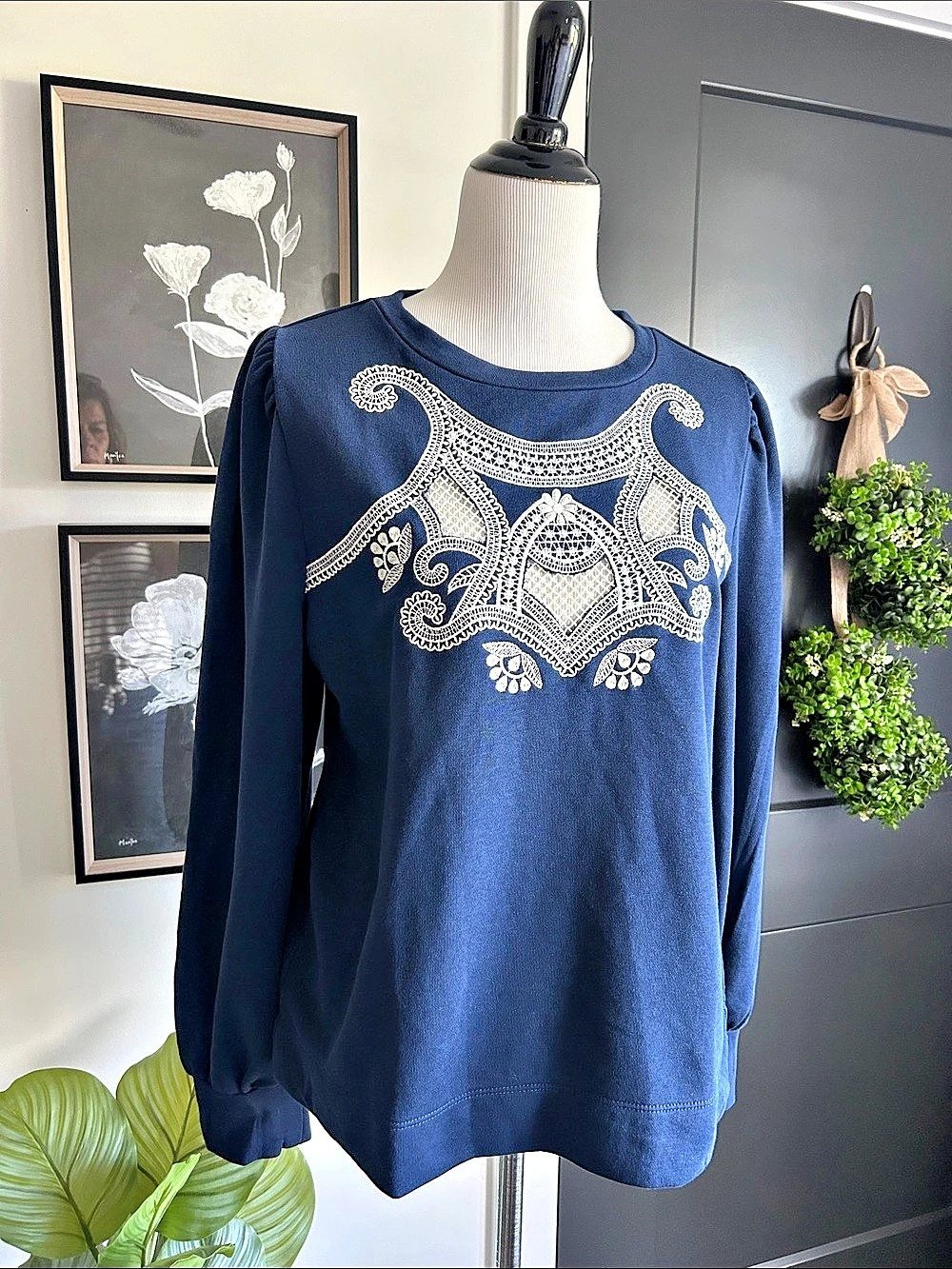 LOFT Embroidered Long Sleeve sweatshirt Top in Blue Size Large NWT